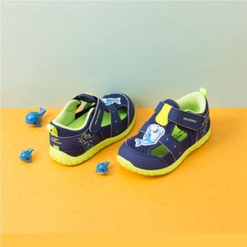 Children's walking shoes